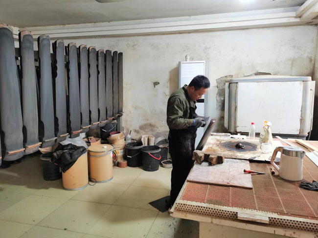 以泡桐為原材料的樂器制造業，成為河南蘭考堌陽鎮的支柱產業。人民網記者 李棟攝