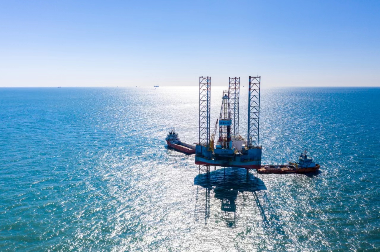 海上钻井平台正在渤中26-6油田进行钻探作业
。受访者供图