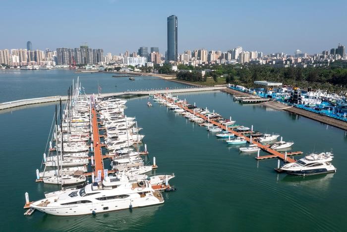 第四届消博会游艇展水上展区。造国另有146个法国品牌参展本届消博会�。际旅</p><p style=