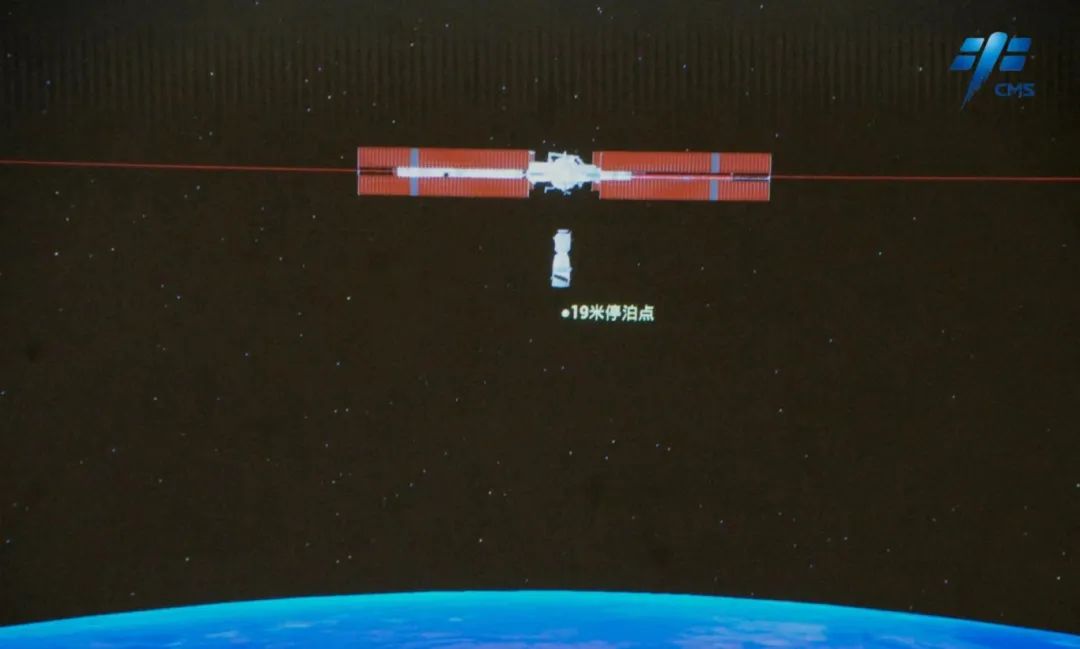 神舟十八号载人飞船与空间站组合体自主快速交会对接过程模拟图�。完成来源
：中国载人航天工程