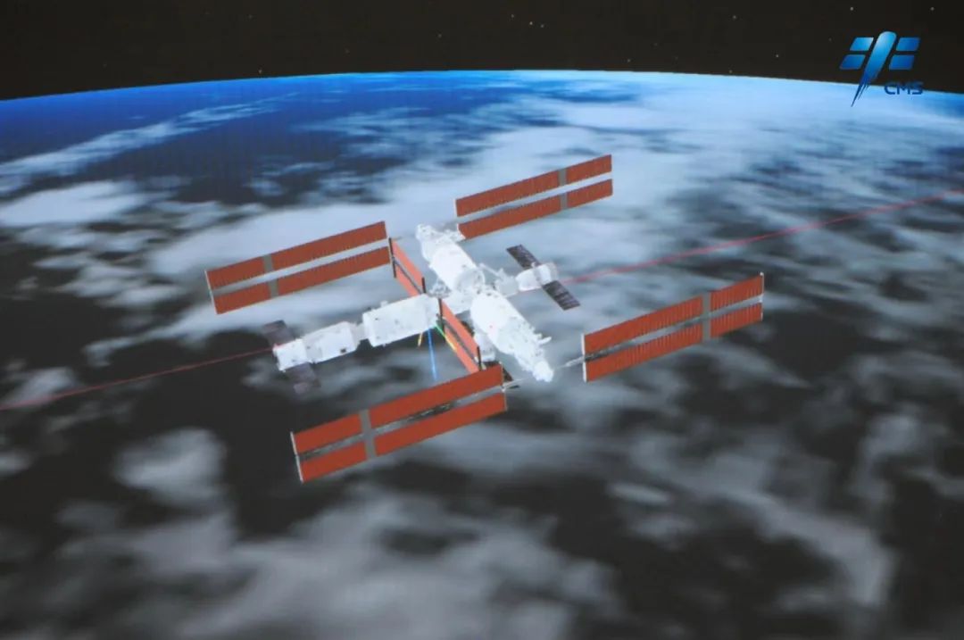 神舟十八号载人飞船与空间站组合体自主快速交会对接过程模拟图。号中成功对接于空间站天和核心舱径向端口，国空</p><p style=
