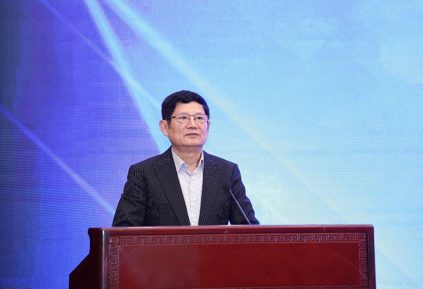 中国经济传媒协会会长赵健代表第八届理事会表态�。主办方供图</p><p style=