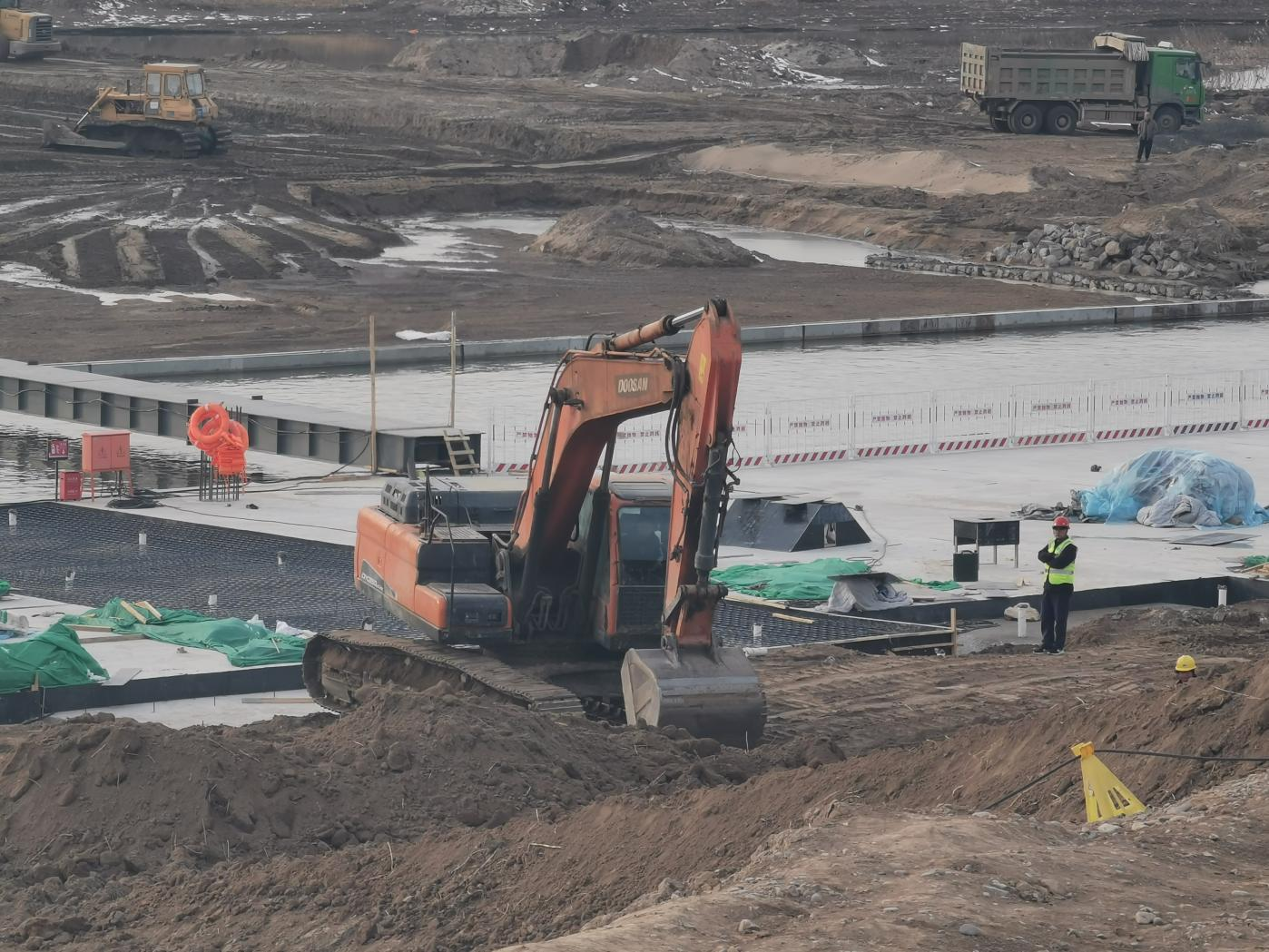 白沟河治理工程涿州段施工现场。水利部供图