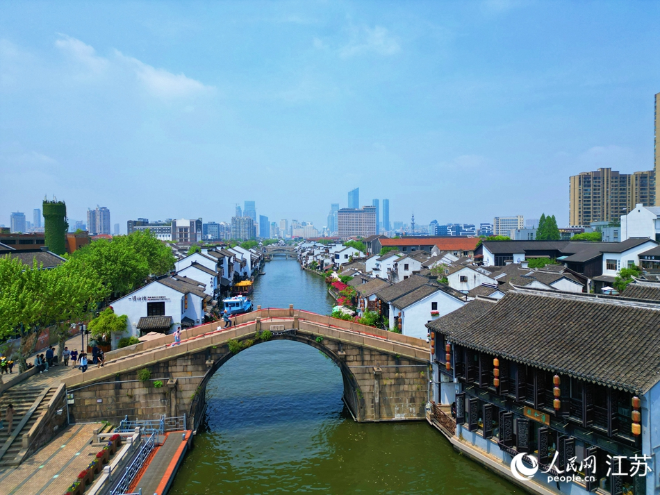  A view of Qingming Bridge Historical and Cultural Block. Photographed by Wang Jiliang, reporter of People's Daily Online