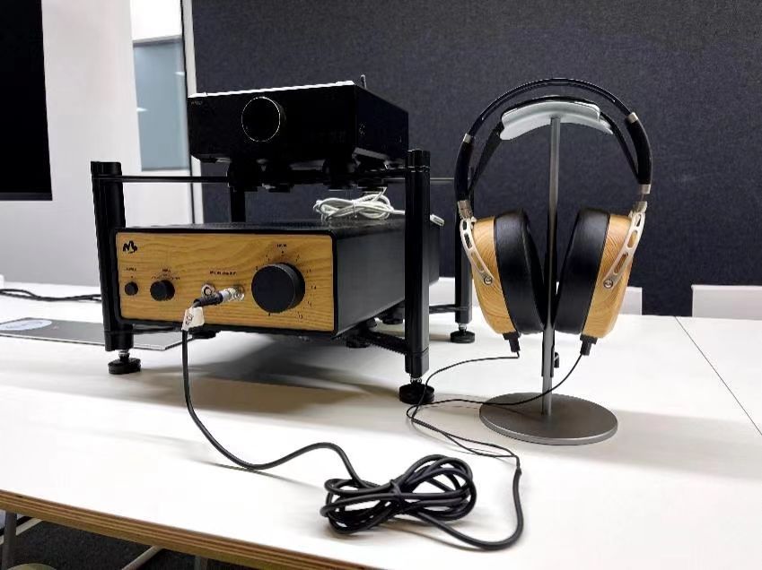 ͼΪ��Ԫ���Ŷ������׼���Ĥ�����з��ľ����������Զ�� ��