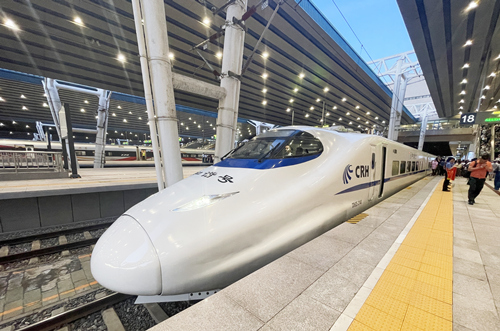 京港间首次开行高铁动卧列车 让两地旅客出行更便捷、更舒适