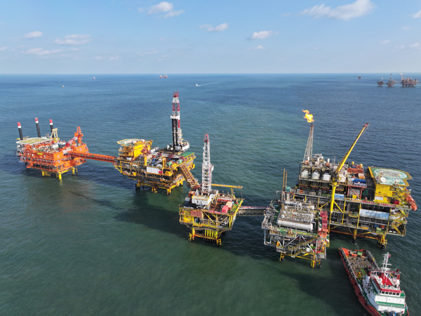 航拍绥中36-1油田CEP平台�。攻克了海上稠油开发这一世界级技术难题�。受访者供图