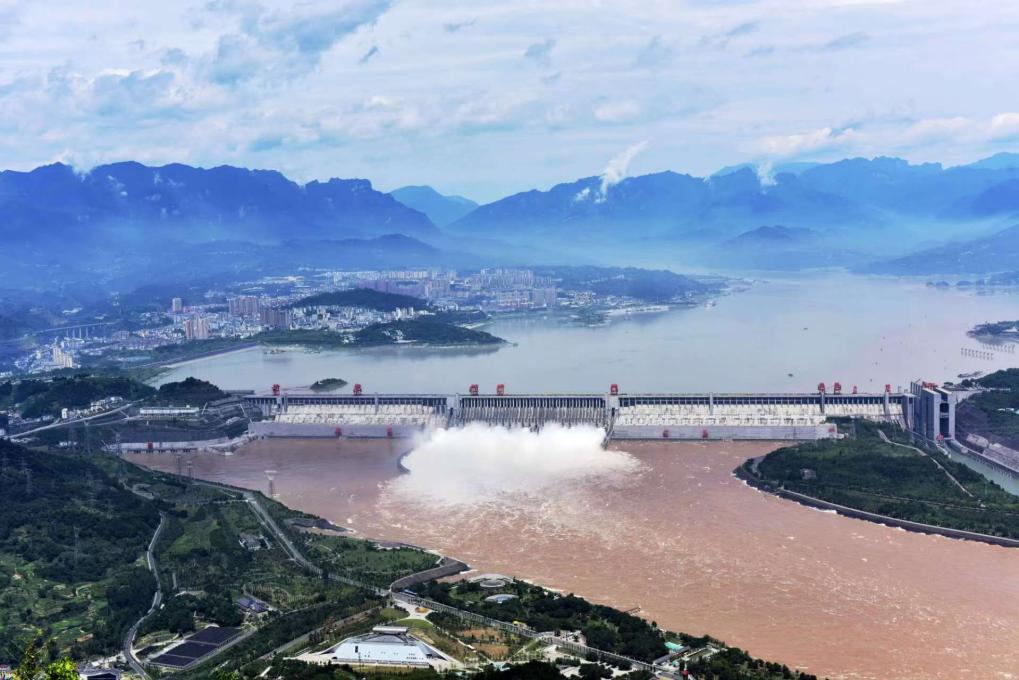 三峡工程控泄激流。水利部供图