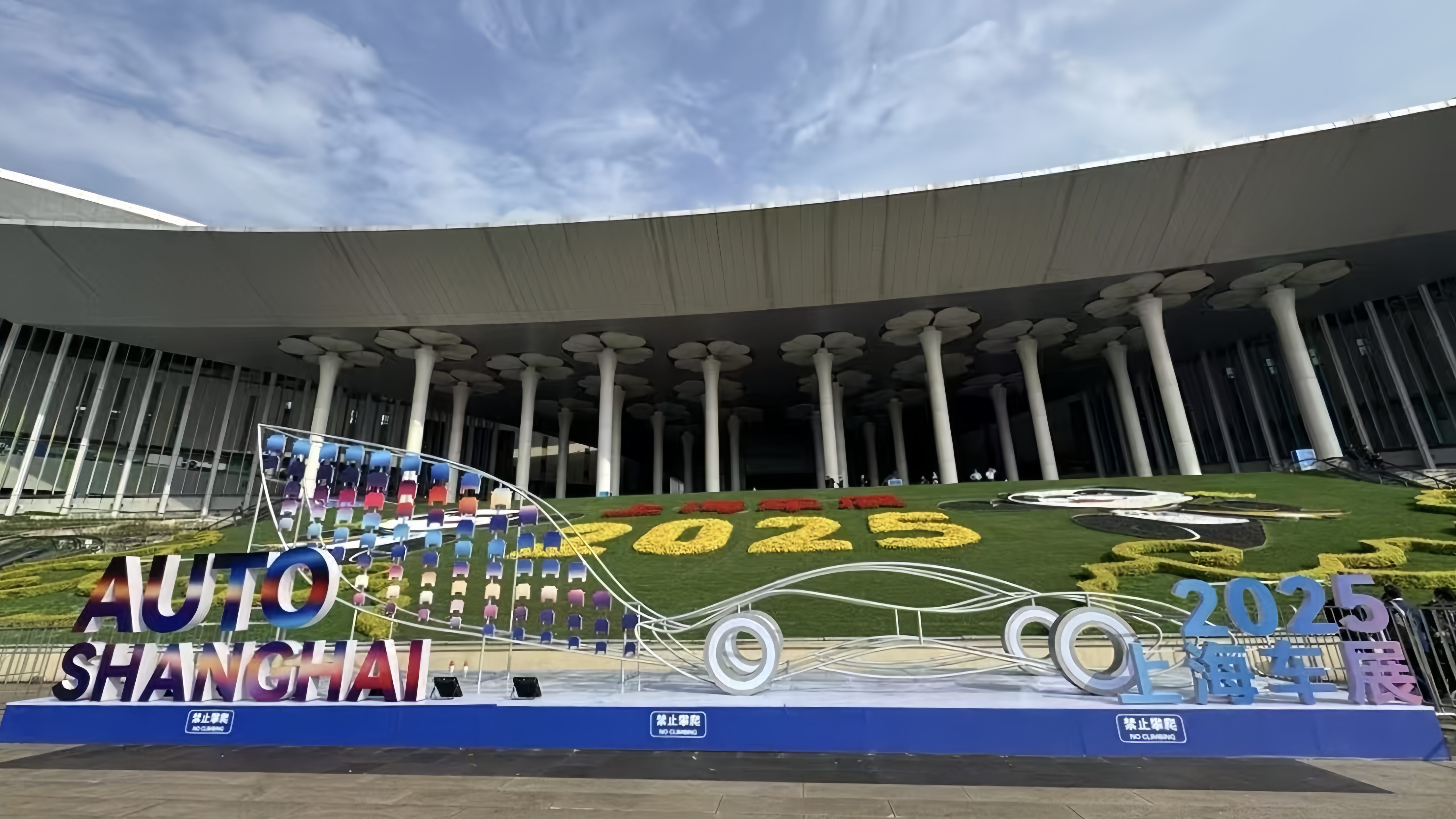 2025上海车展于2025年4月23日至5月2日在国家会展中心（上海）举行。人民网 王连香摄