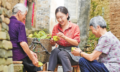 返鄉創業，年輕人闖出新賽道鄉村全面振興，既是青年的責任，更是青年的機遇。發力短視頻幫農產品走出大山，弘揚非遺技藝助力文化傳承，科學種植提升農業現代化水平……廣大青年厚植愛農情懷，練就興農本領，成為帶動鄉村發展的重要力量。
