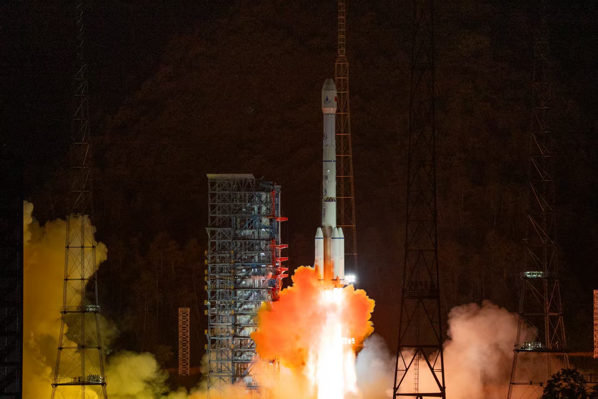 天問二號任務發射圓滿成功。郭文彬攝