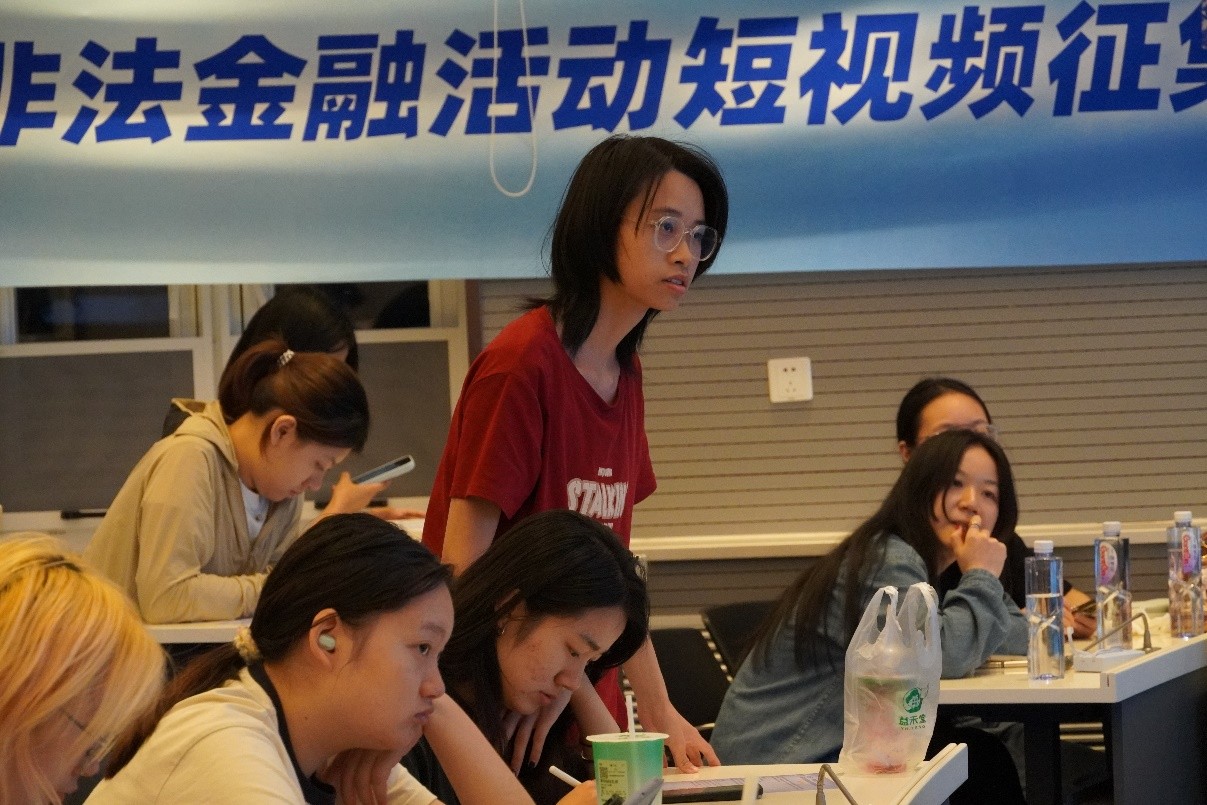   中國傳媒大學專題講座現場，學生積極提問和互動。