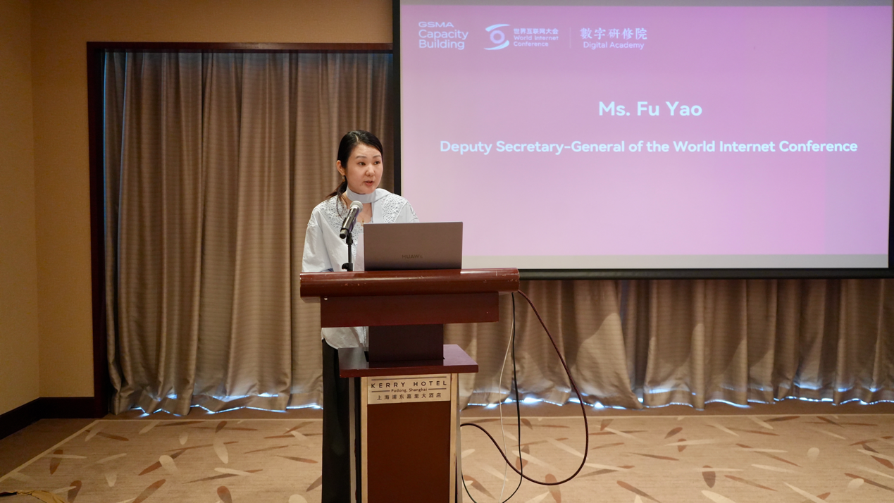 世界互联网大会相关负责人致辞。人民网 严小晶 摄
