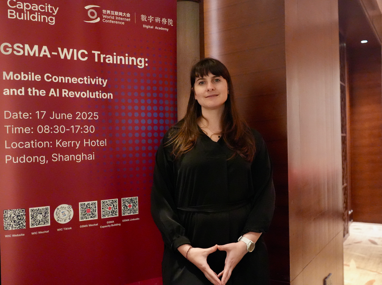 英国驻上海总领事馆科技领事孙思慧（Charlotte Smart）接受采访。人民网 严小晶 摄