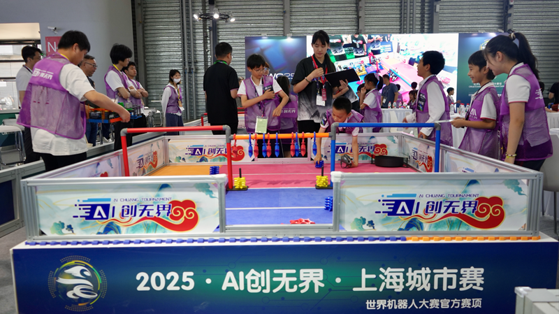 MWC上海首次举办2025世界机器人大赛选拔赛。人民网 严小晶摄