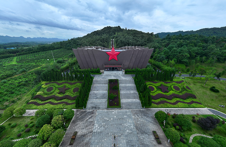 行进中国丨在这里，读懂“不朽丰碑”
