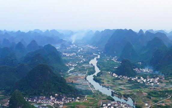 行进中国丨遇龙河上，“智慧筏”撑开新景