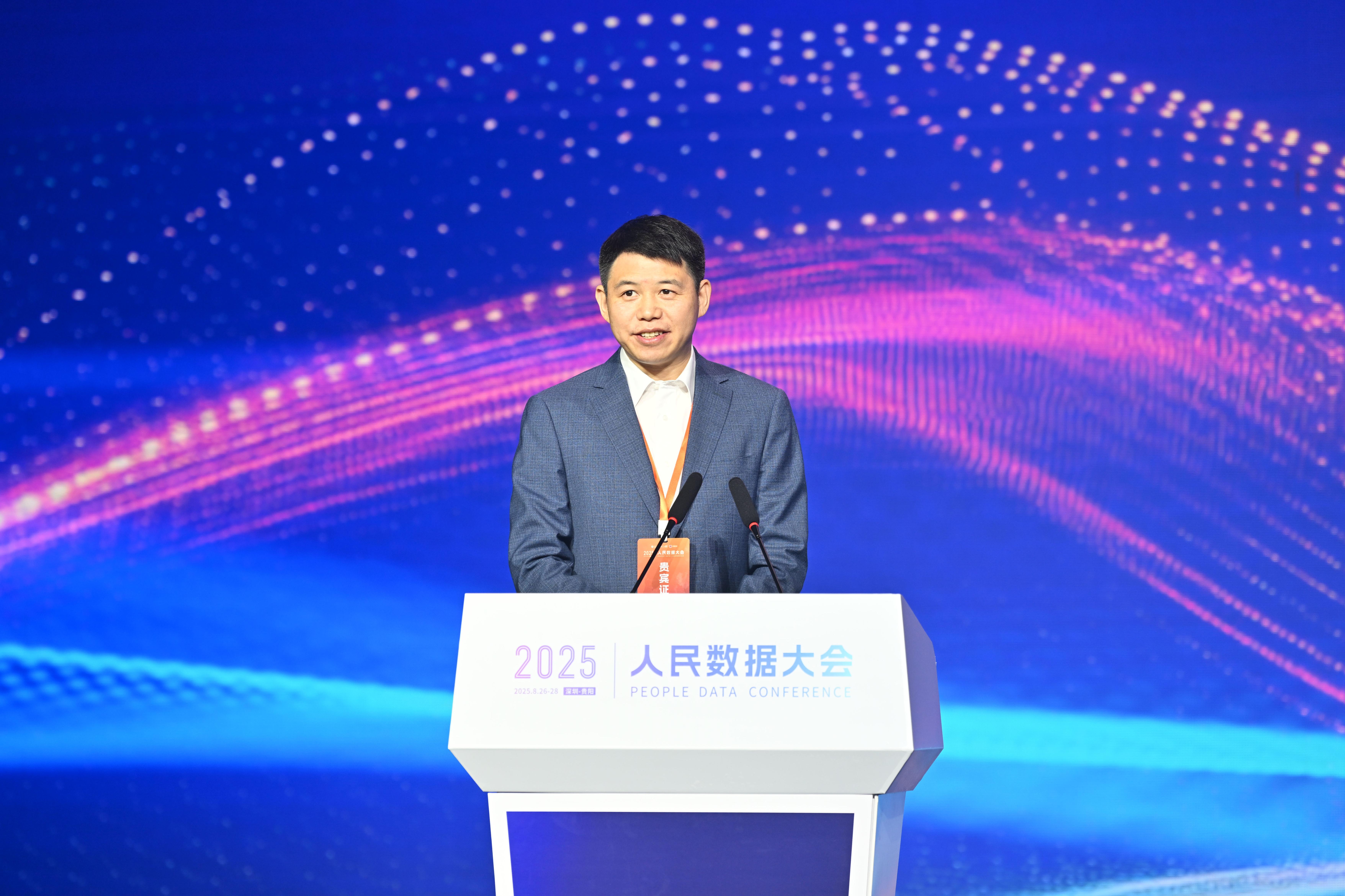 上海东航数字科技有限公司总经理上官雪民在“2025人民数据大会”发表主旨演讲。人民网记者 翁奇羽摄