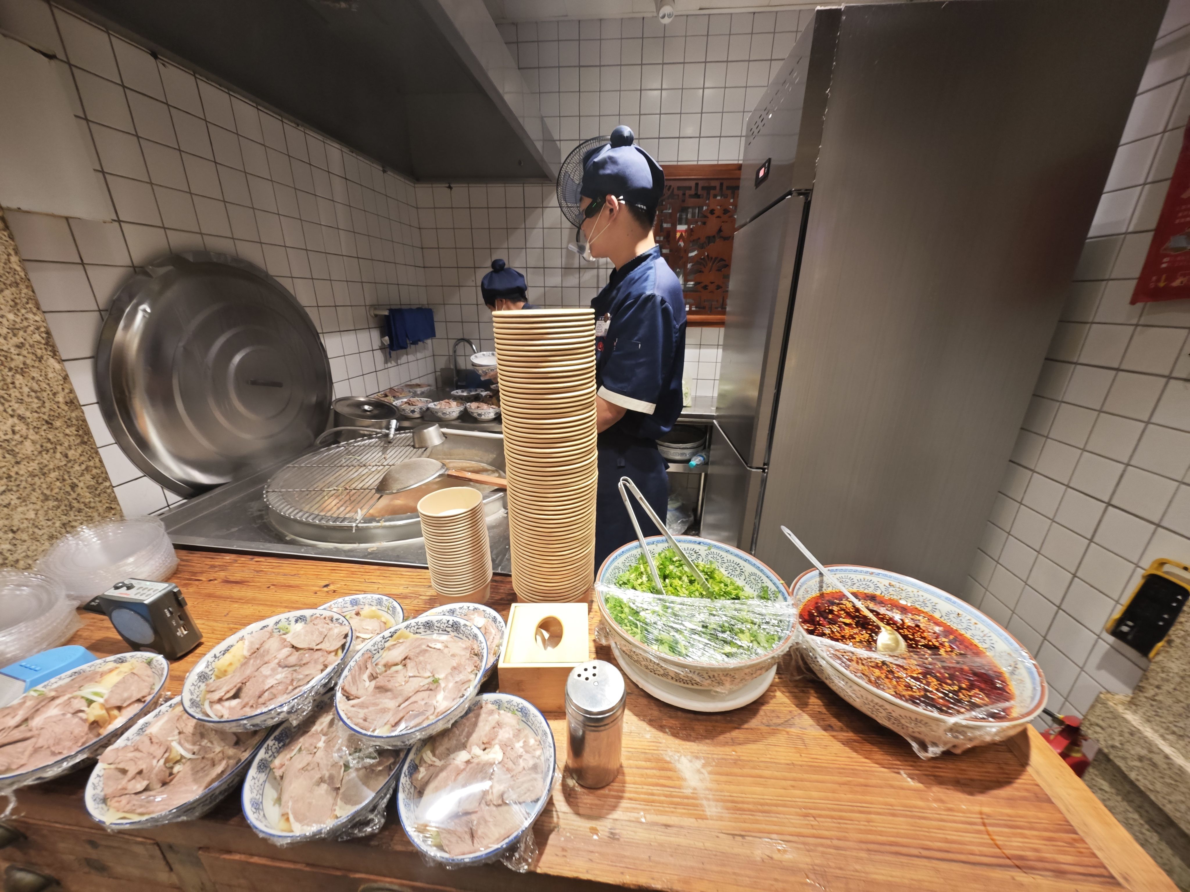 售卖牛肉罩饼的摊位。人民网记者 王天乐摄