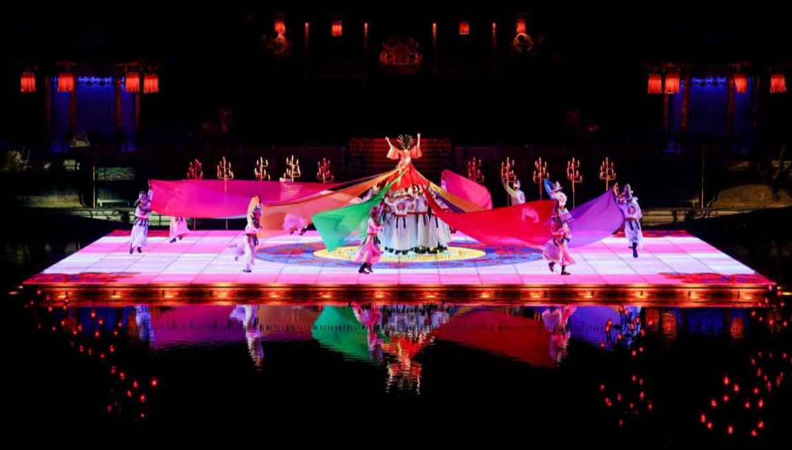 行進中國︱演好戲才能更“有戲”