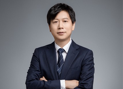 刘闻欢统信软件总裁          逆袭+坚守 构筑数字中国安全基石          面对亮眼成绩，刘闻欢始终保持着清醒认知：“操作系统研发是细水长流的事，靠突击、靠喊口号，一两年根本做不出来。”他将研发过程比喻为一场马拉松，既要保证持续进步的节奏，又要在合理速度下适时调整“体力分配”，唯有一步一个脚印，才能最终抵达长久发展的终点。【阅读全文】