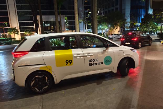 巴西街頭的99電動網約車