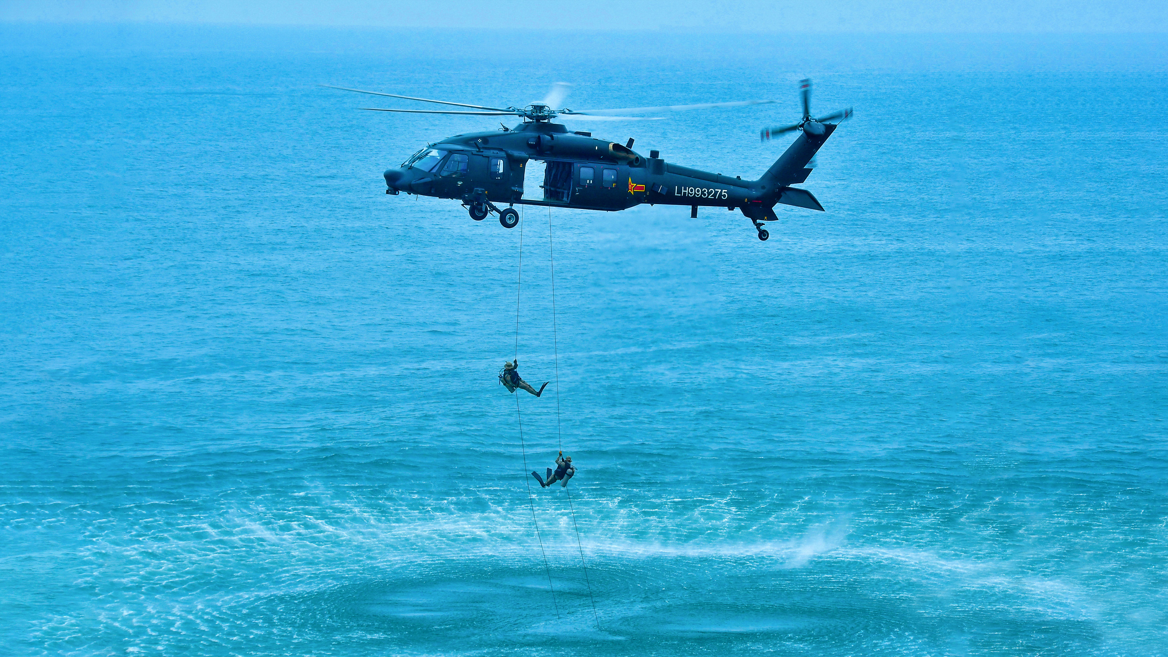东部战区陆军某旅组织空地协同训练