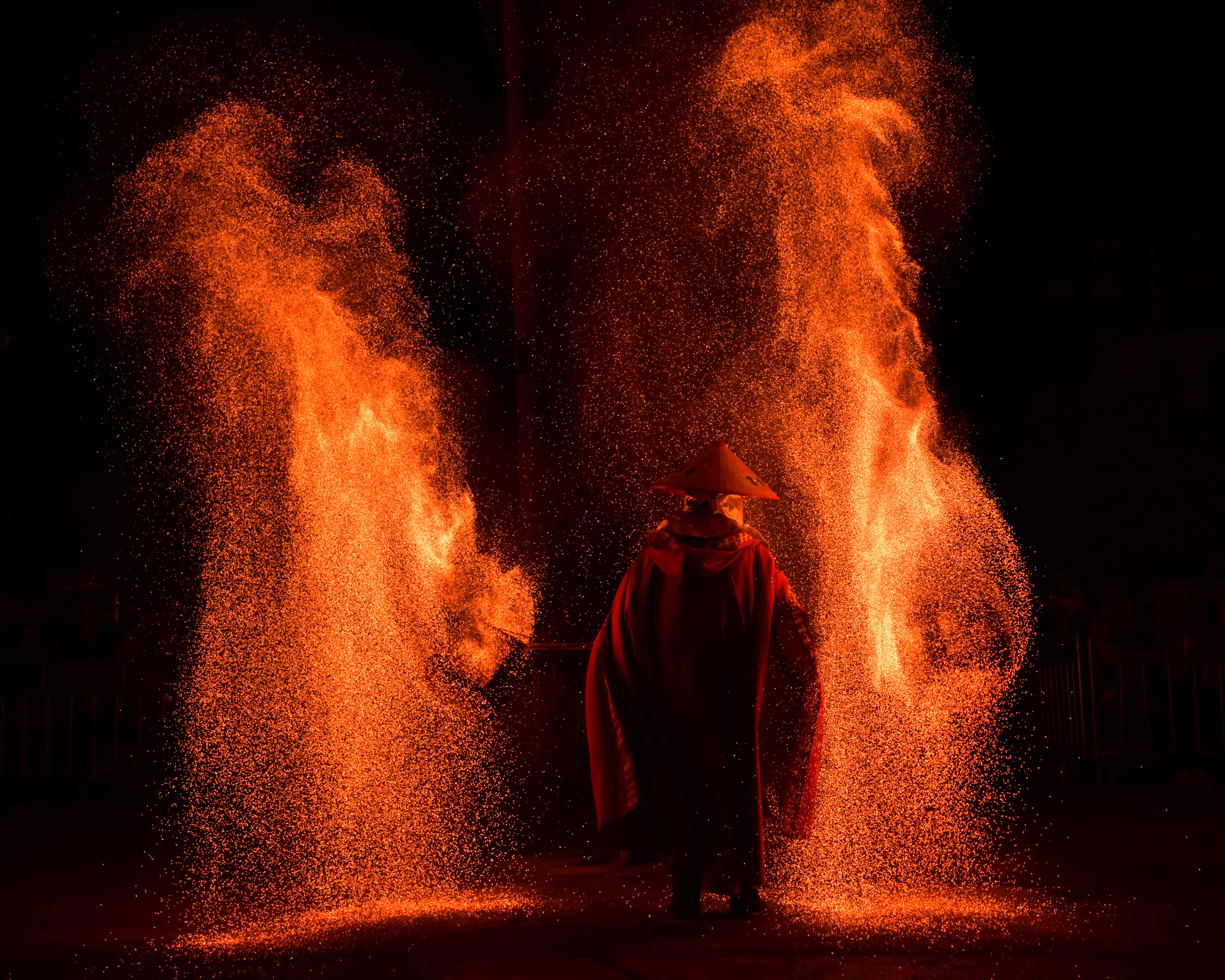 福建德化：火壶表演闹新年