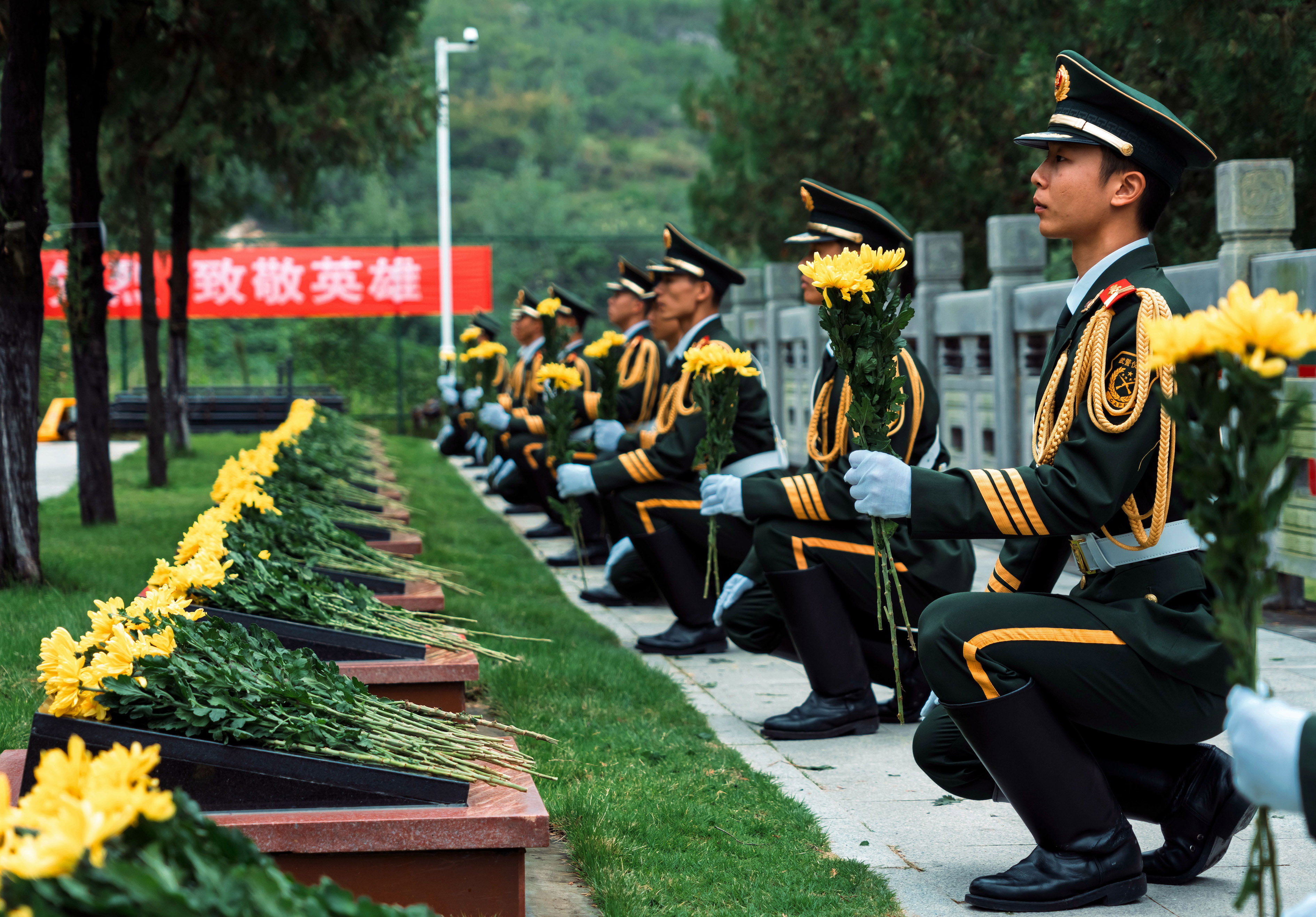 河南南阳：缅怀先烈 致敬英雄