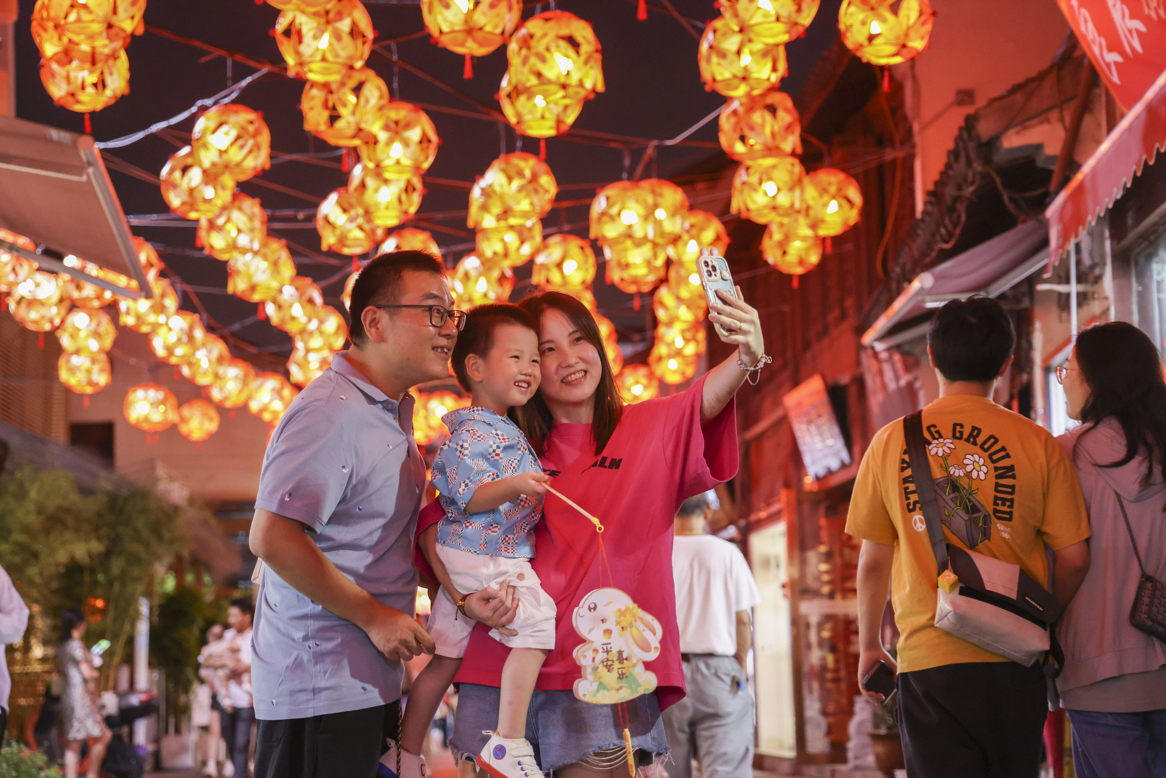 上海：七宝古镇璀璨夜景醉游人