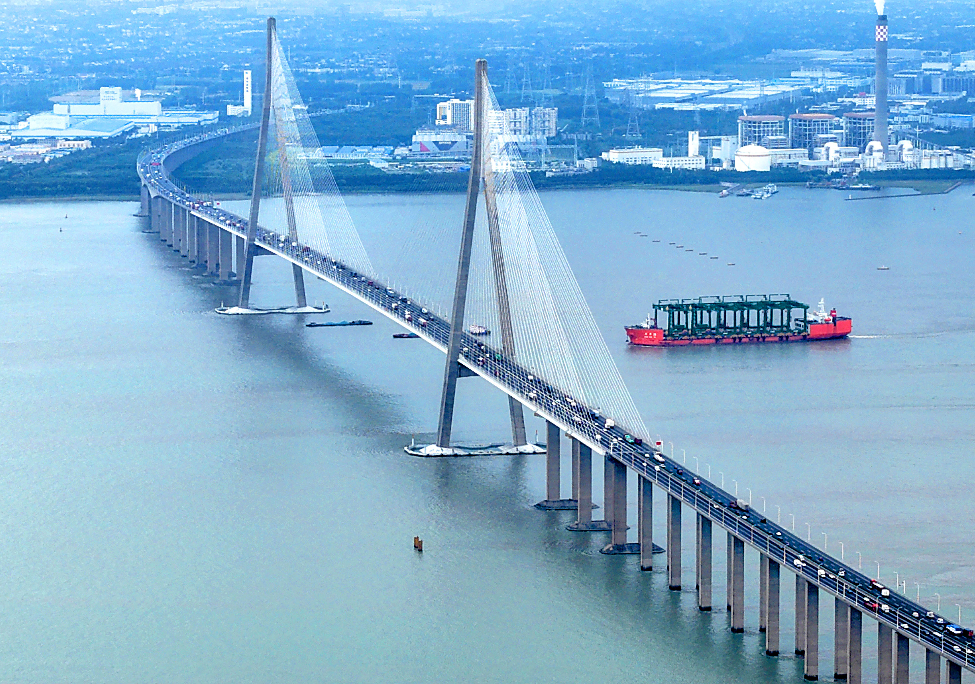 江苏南通：新加坡6台轨道吊顺利发运