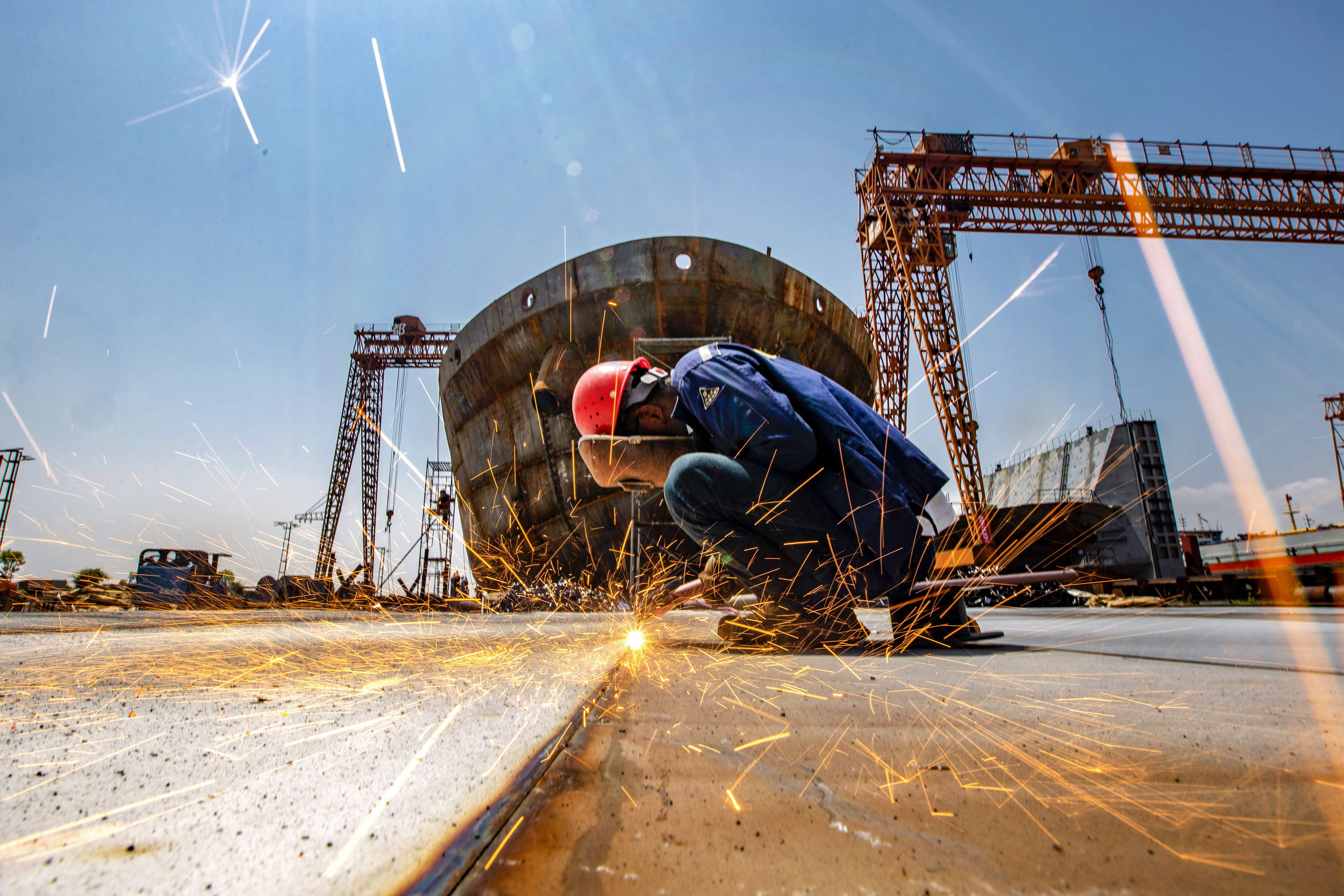 江西都昌：坚守岗位度“五一”