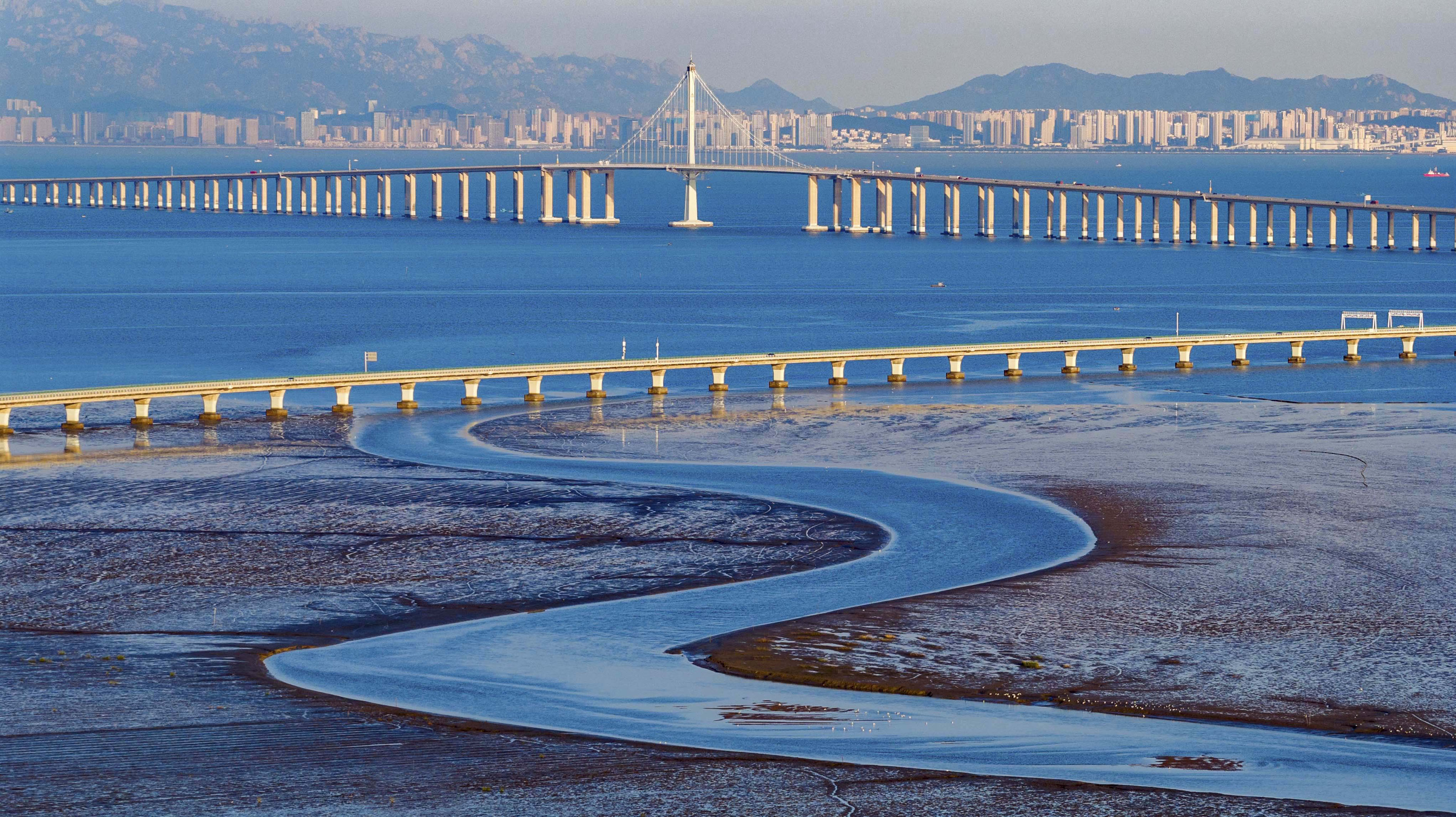 山东：青岛海湾大桥气势磅礴