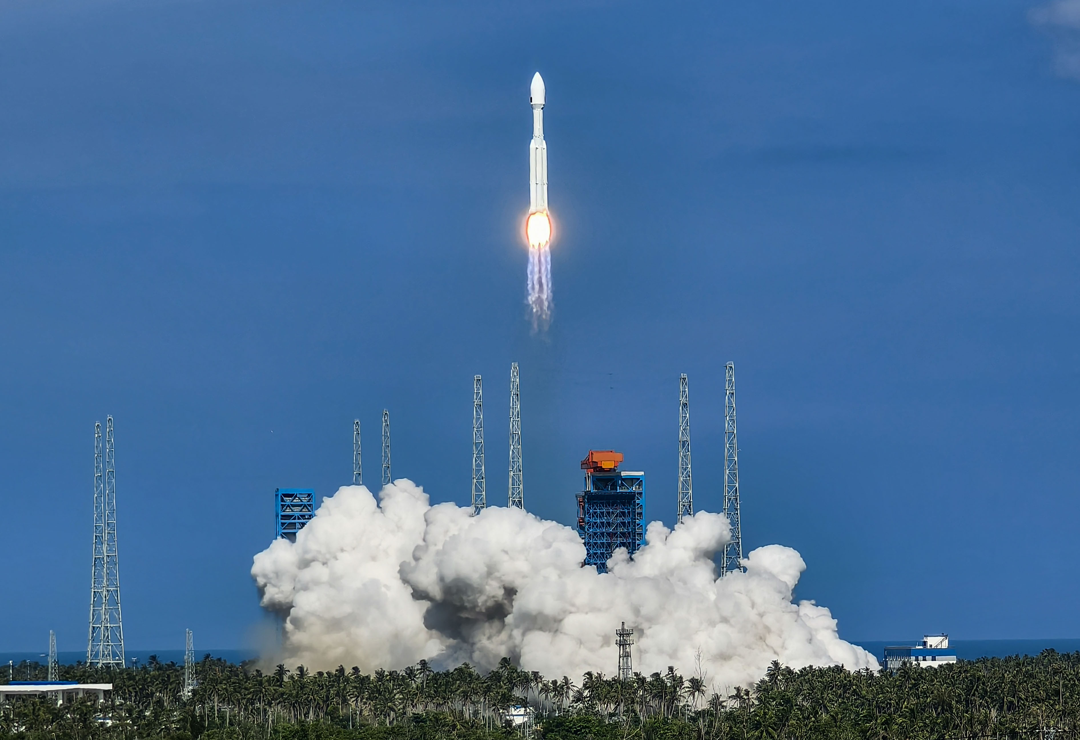 海南文昌：我国成功发射卫星互联网低轨卫星