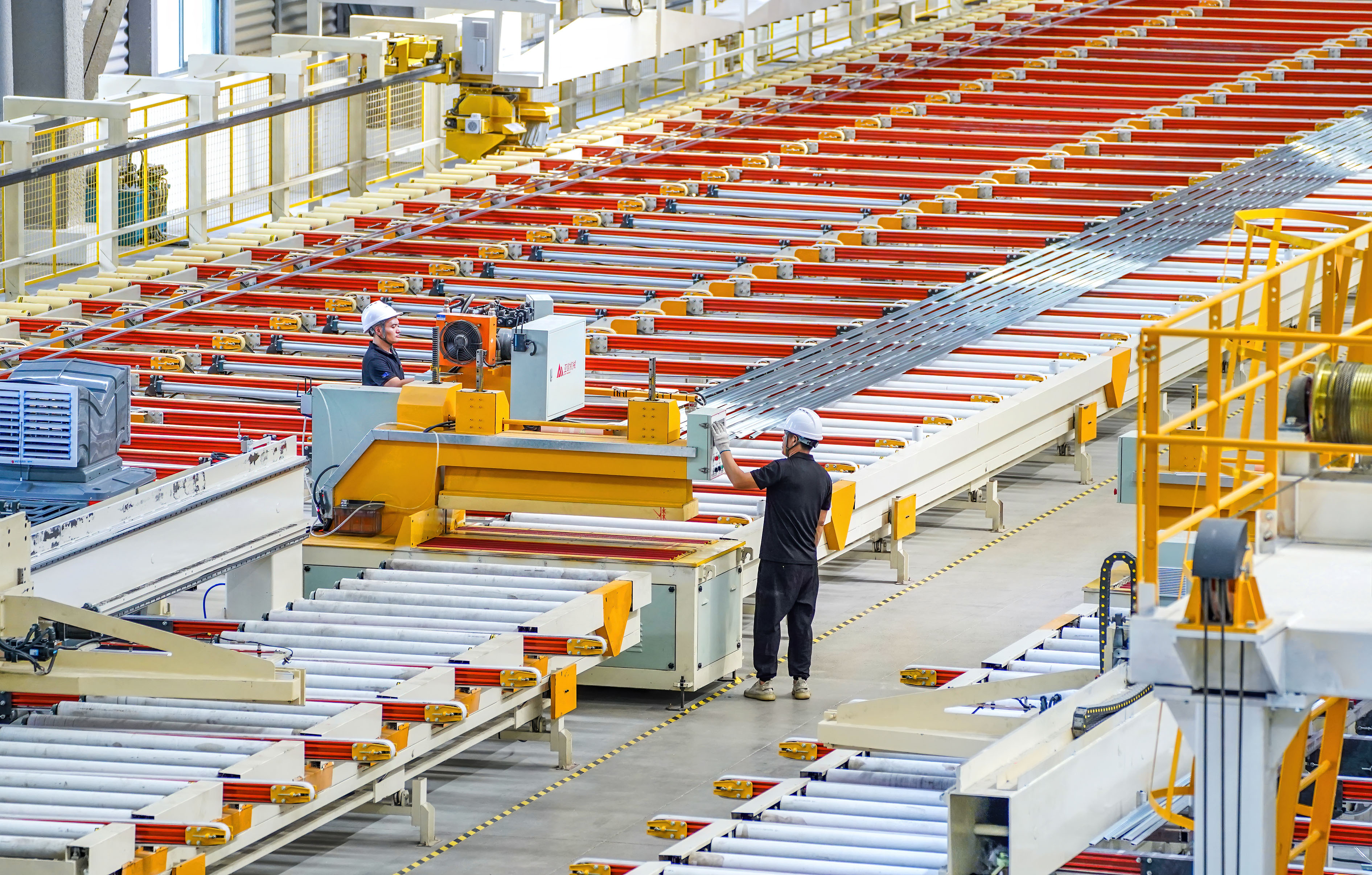 江苏宿迁：智能车间生产忙