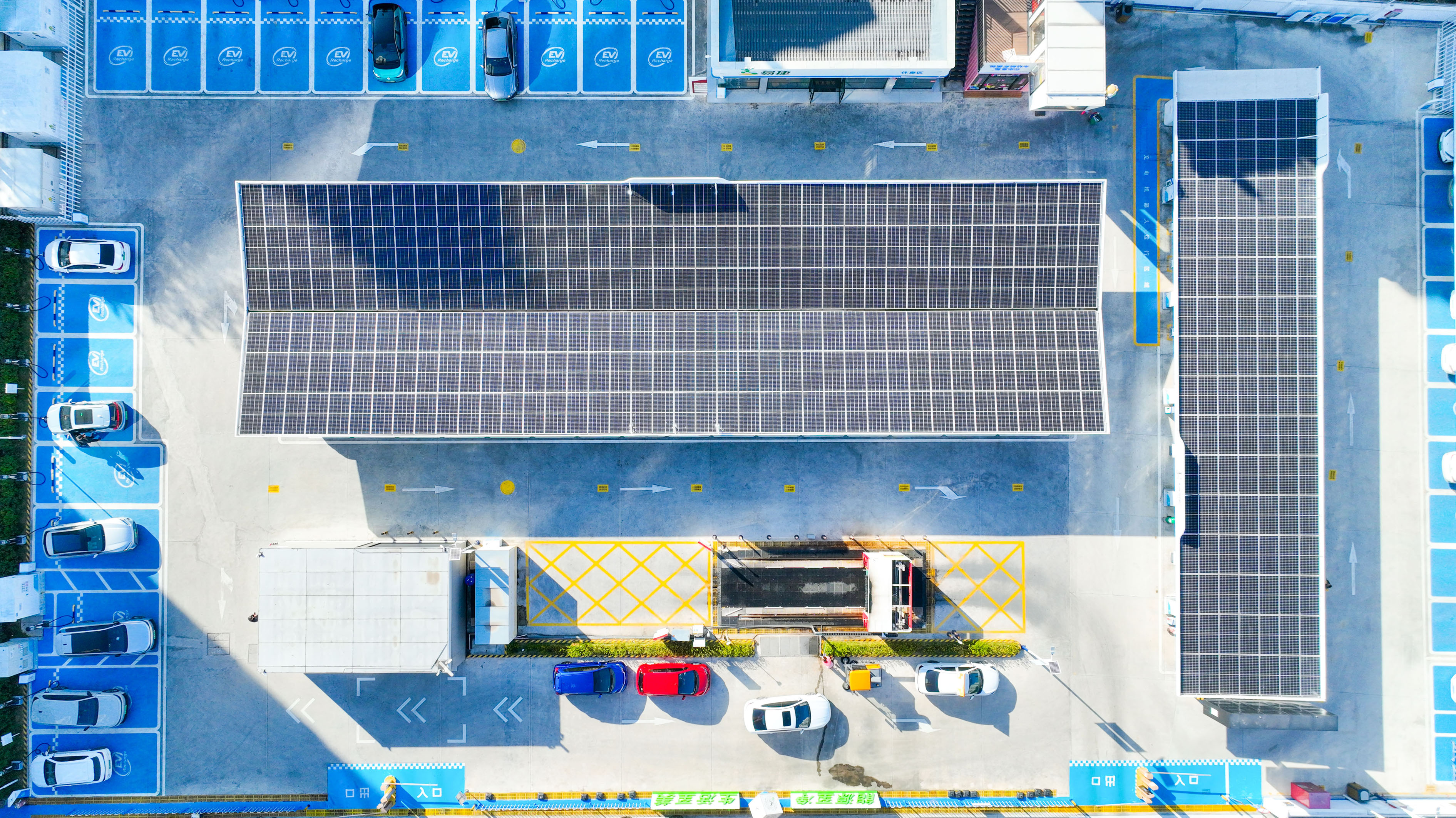 江西赣州：智能“光储充一体化”充电站