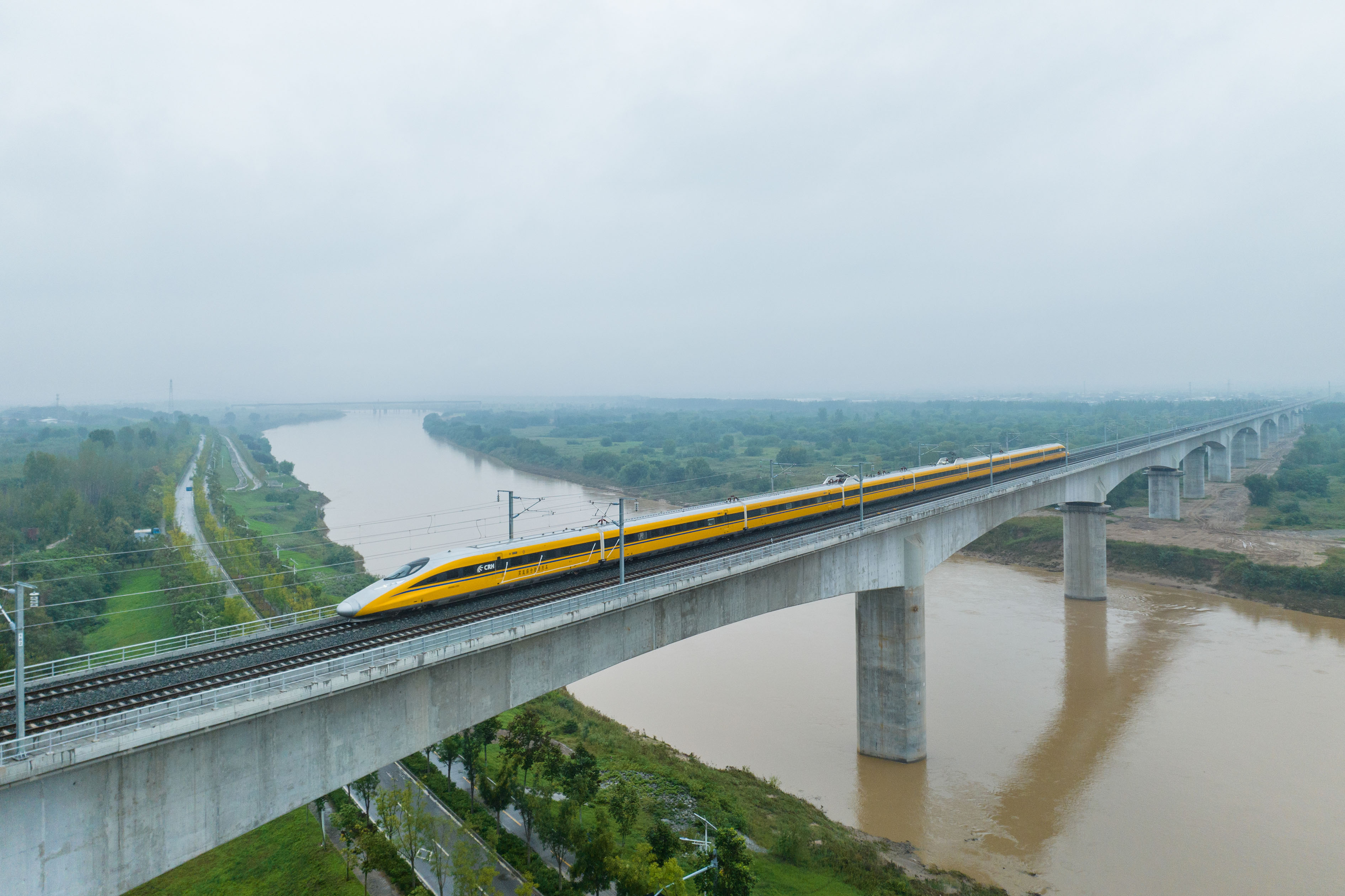 陕西西安：西延高铁启动时速385公里提速试验