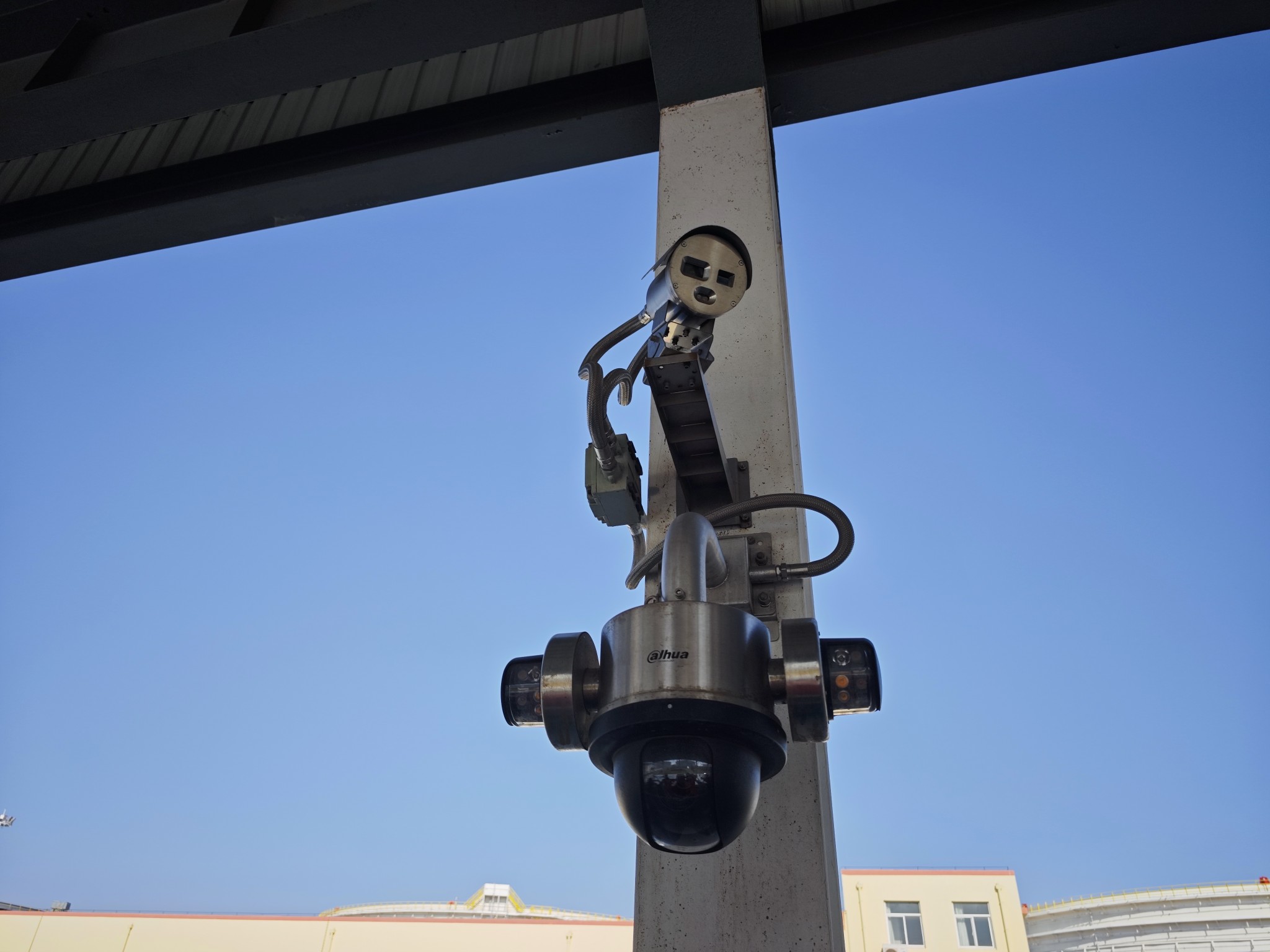 智能巡檢攝像頭。人民網記者 王天樂攝