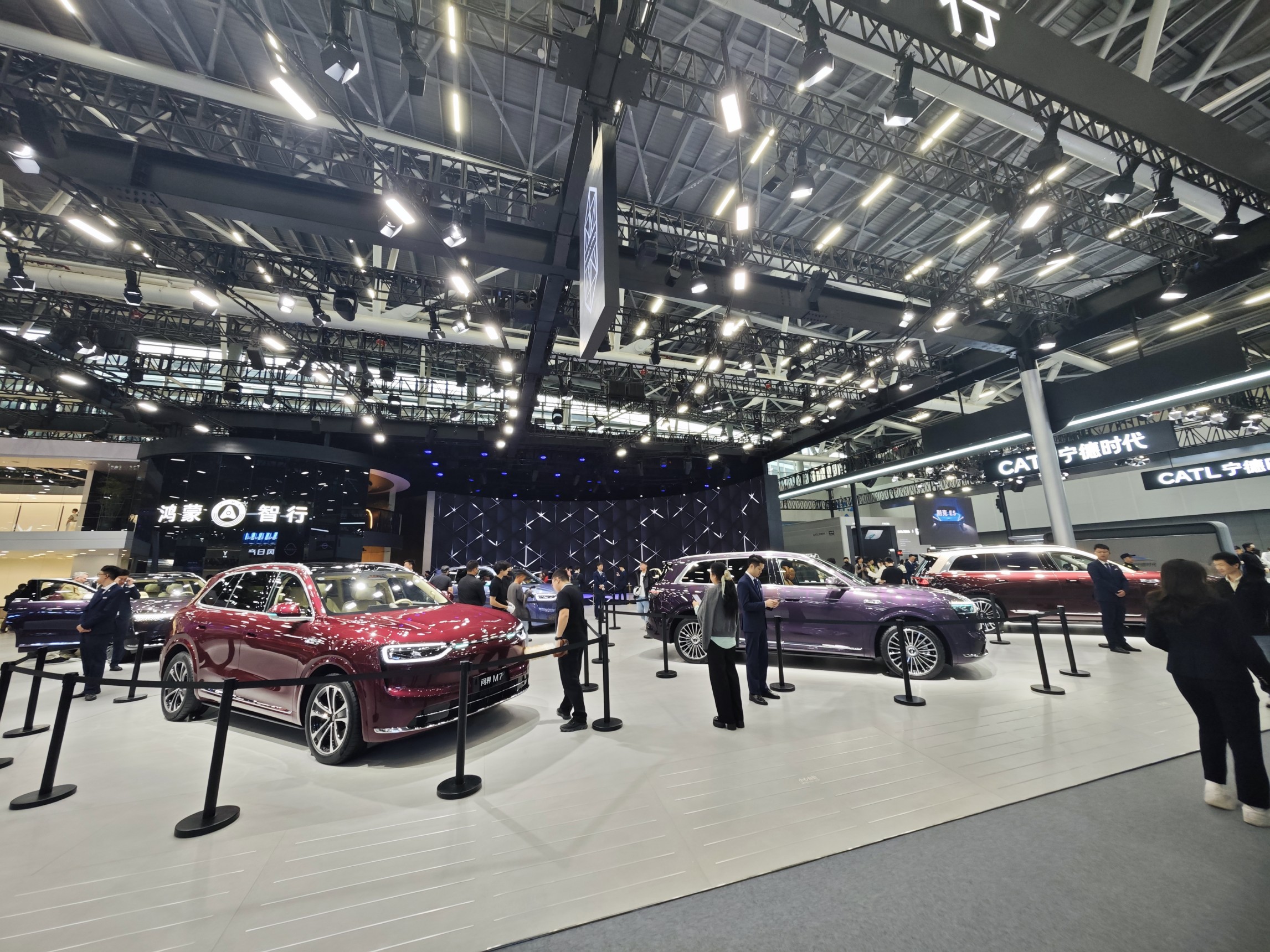 车展上的展车。人民网记者 车柯蒙摄