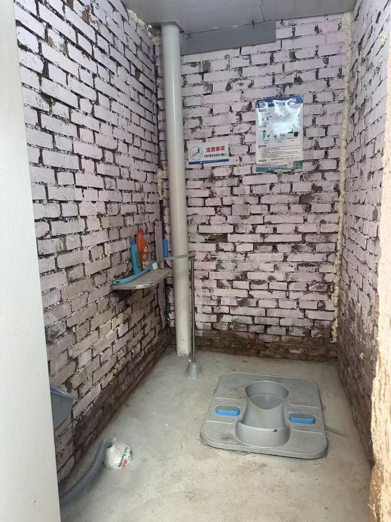 村民家改造后的免水冲生态厕所。人民网 朱一丹摄