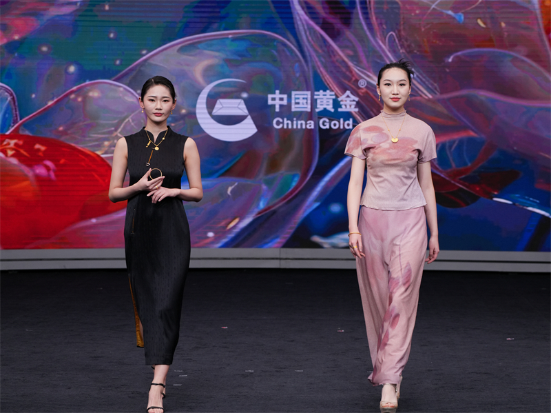 “中国黄金首届金条节”新品发布与时尚秀演现场。摄影/刘磊 王祎鑫