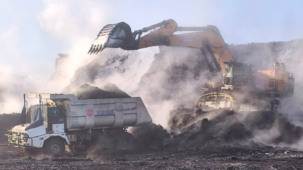 伊敏露天矿加大煤炭生产力度。受访者供图