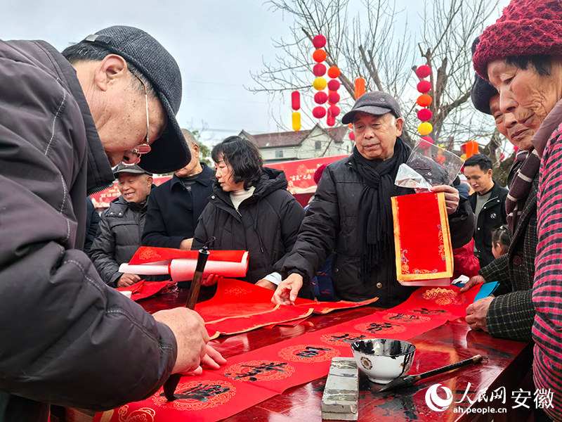 霭里村中过小年