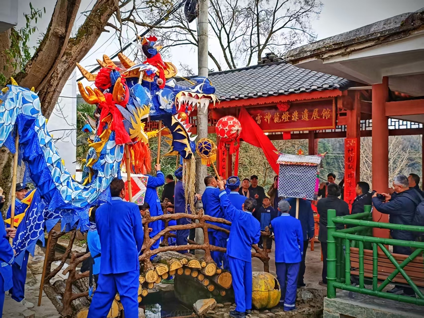 贵阳乌当：舞龙灯庆新岁