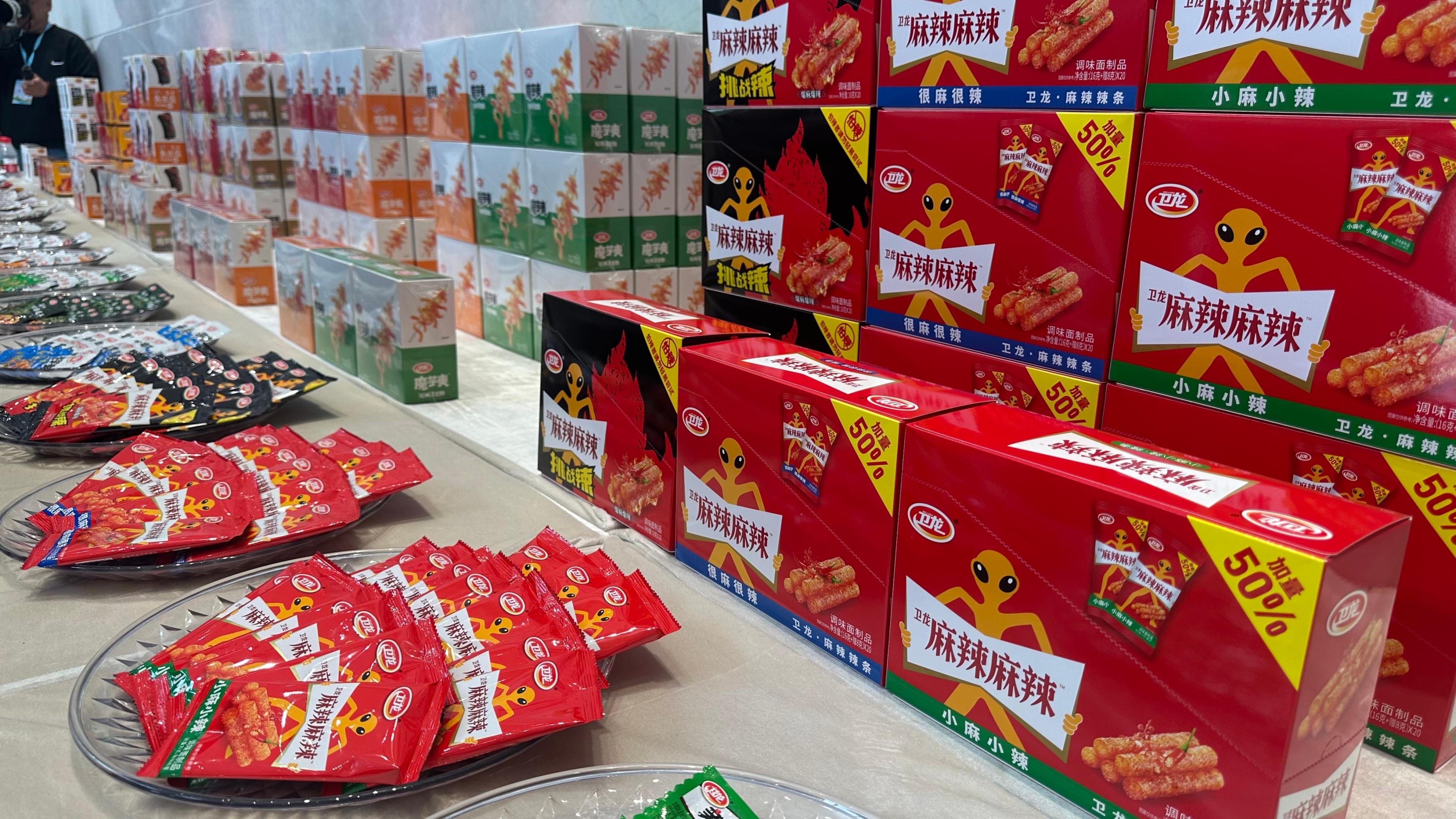 各類零食產品。人民網記者 王紹紹攝