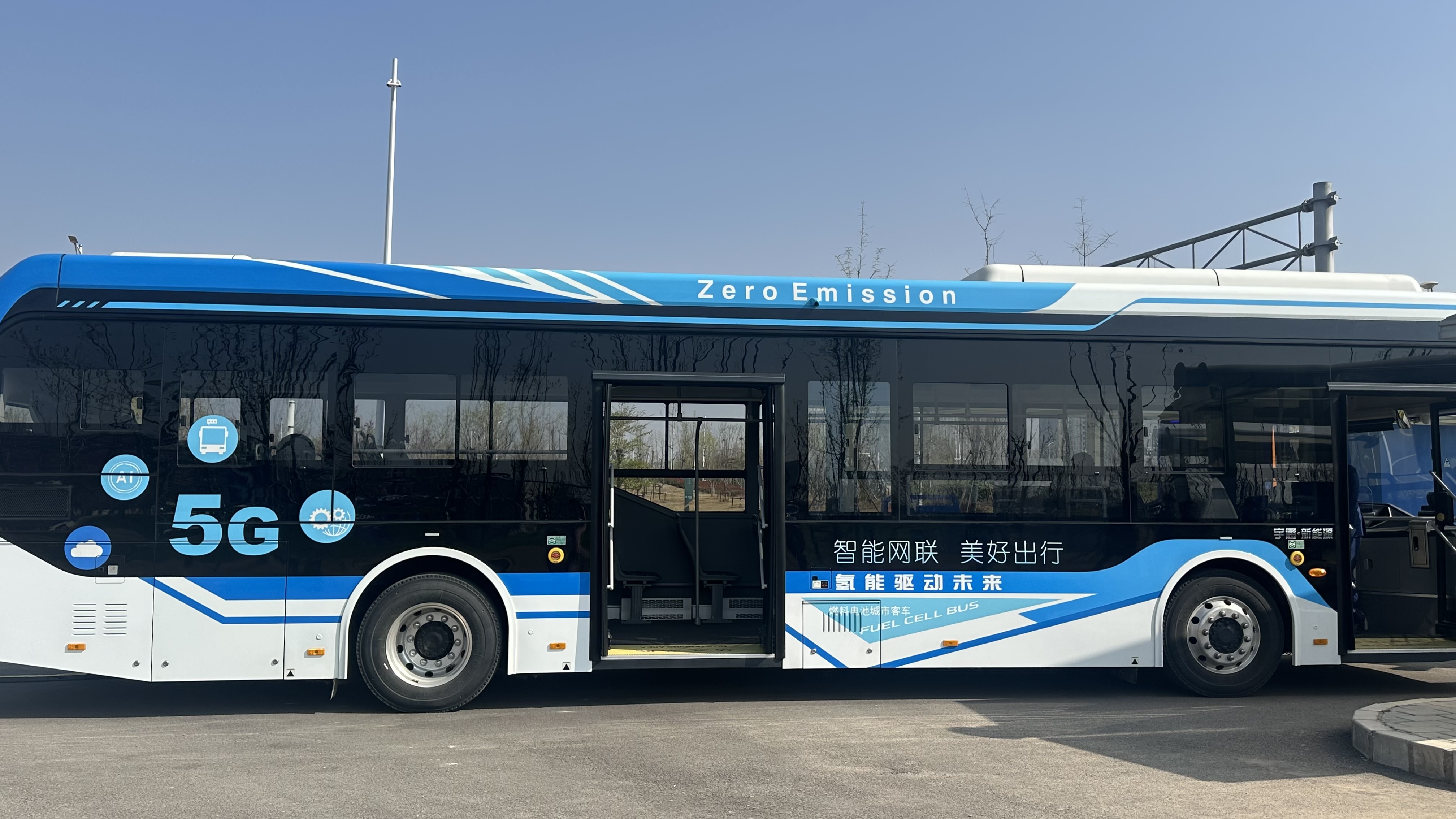 宇通新型智能巴士。人民網記者 王紹紹攝