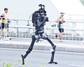 【产业观察】 从蹒跚学步到全速奔跑 人形机器人迎来“成人礼”