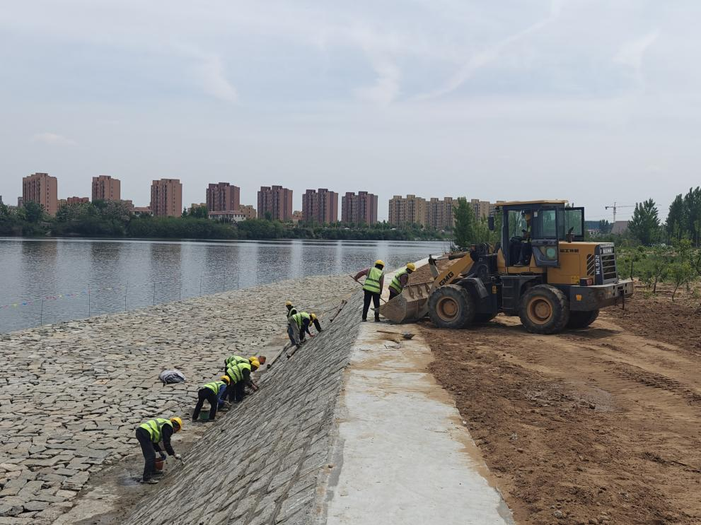 沂河右岸王沙沟段塌岸应急修复工程现场。受访者供图