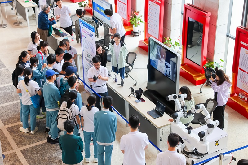 “灵巧手和机器人”展示。中国科学院自动化研究所供图