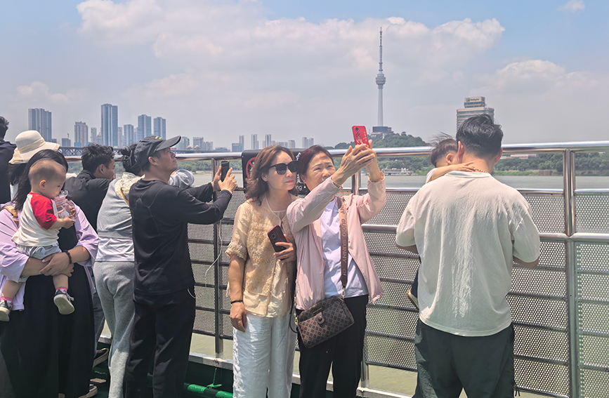 1.5元的快乐回来了 武汉轮渡“江景C位”回归